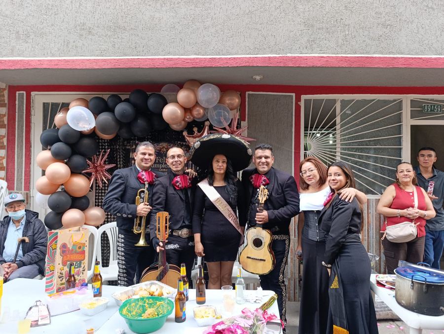 Serenata nocturna de Mariachi Bonito Tecalitlán en Bogotá
