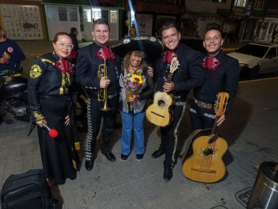 Mariachi Bonito Tecalitlán en celebración de aniversario